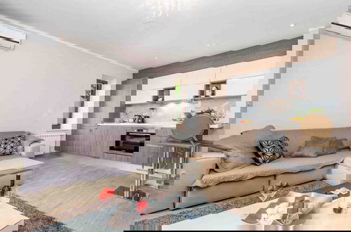 Foto 21 - Modern Comfort With Shared Pool & Lush Green Surroundings in Kastav