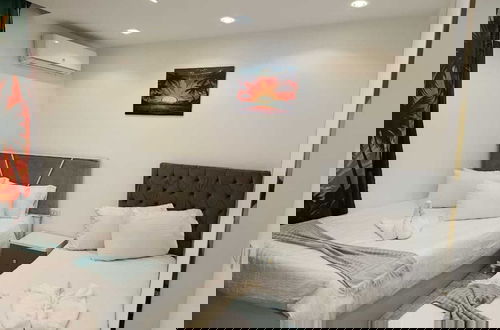 Photo 10 - Guest House Paradise Top Roof Pyramids View