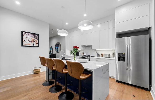Stylish Midtown Home w Rooftop Views by Silverx - Foto 29