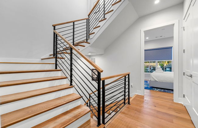 Stylish Midtown Home w Rooftop Views by Silverx - Foto 20