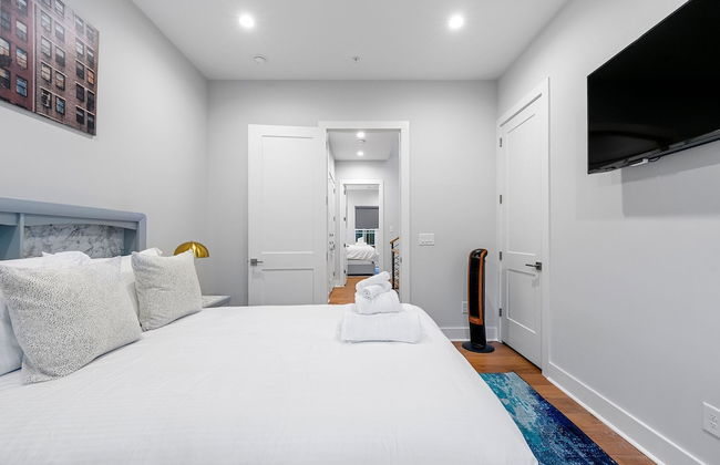 Stylish Midtown Home w Rooftop Views by Silverx - Foto 16