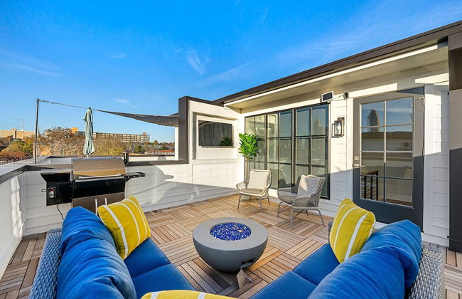 Stylish Midtown Home w Rooftop Views by Silverx - Foto 19