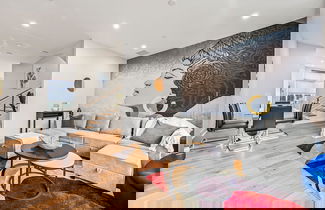 Foto 2 - Stylish Midtown Home w Rooftop Views by Silverx