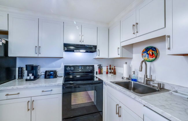 Uhost AI 2BR Condo w Balcony Great Views - Foto 8