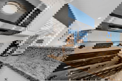 Foto 11 - Bluewater Resort V408A