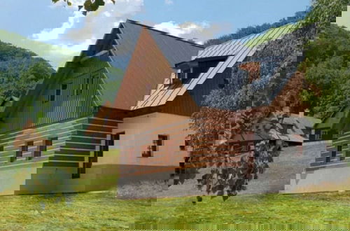Foto 26 - Inviting Villa With Warm Ambience