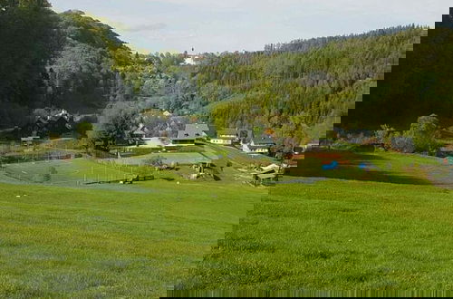 Foto 36 - Inviting Villa With Warm Ambience
