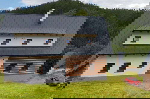 Foto 35 - Inviting Villa With Warm Ambience