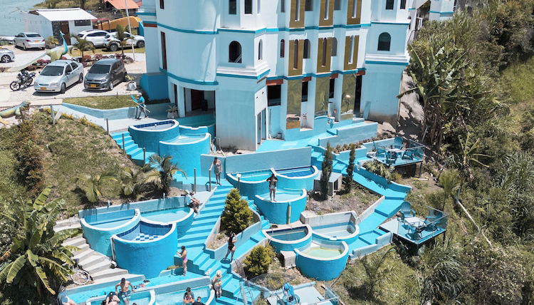Foto 1 - Hotel y Termales Castillo del Lago