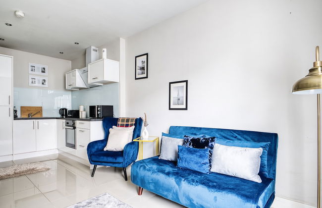 Spacious 1 Bedroom Near Hospital - Photo 3