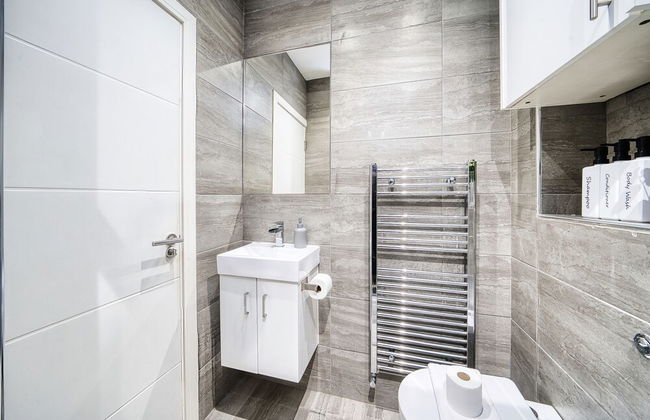 Spacious 1 Bedroom Near Hospital - Photo 15