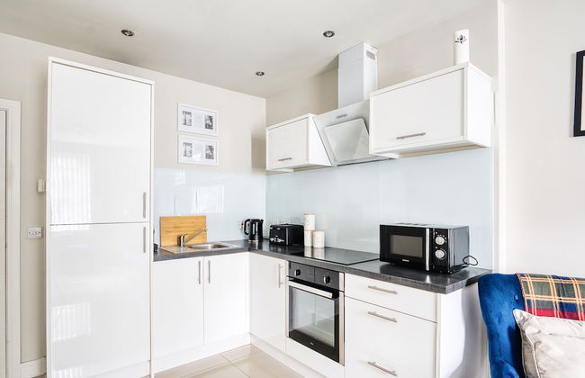 Spacious 1 Bedroom Near Hospital - Photo 8