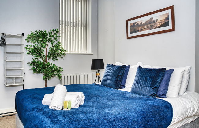 Spacious 1 Bedroom Near Hospital - Photo 1