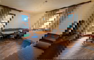 Foto 1 - Cozy Apartment With Mountain View