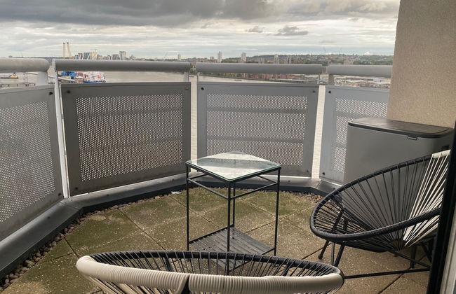 London Apt-sleeps 4-parking - Balcony-river View - Photo 32