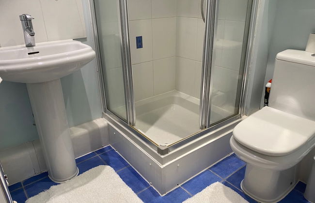 London Apt-sleeps 4-parking - Balcony-river View - Photo 16