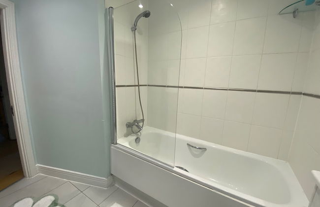 London Apt-sleeps 4-parking - Balcony-river View - Photo 17