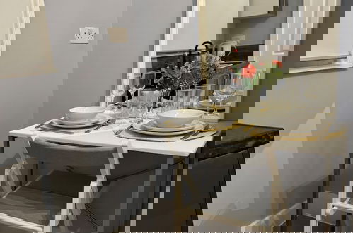 Photo 9 - London Chic Apartment With Modern Amenities