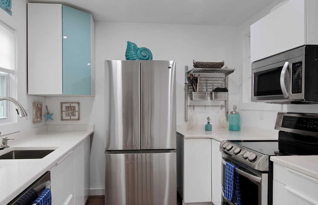 Shem Creek Retreat by Avantstay 10 Mins to Downtown Charleston Yard + Patio - Photo 10
