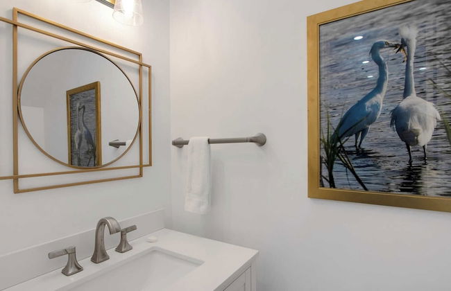Shem Creek Retreat by Avantstay 10 Mins to Downtown Charleston Yard + Patio - Photo 21