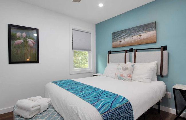 Shem Creek Retreat by Avantstay 10 Mins to Downtown Charleston Yard + Patio - Photo 4