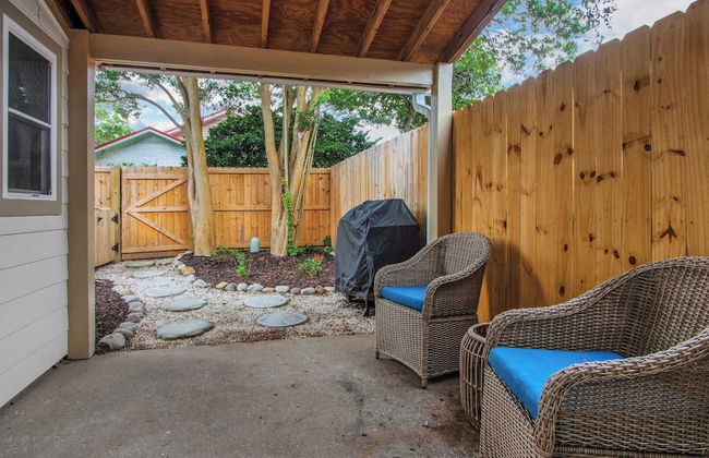 Shem Creek Retreat by Avantstay 10 Mins to Downtown Charleston Yard + Patio - Photo 3