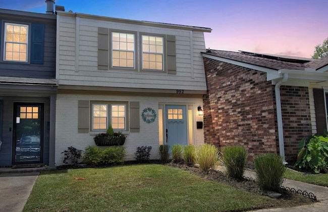 Shem Creek Retreat by Avantstay 10 Mins to Downtown Charleston Yard + Patio - Photo 27