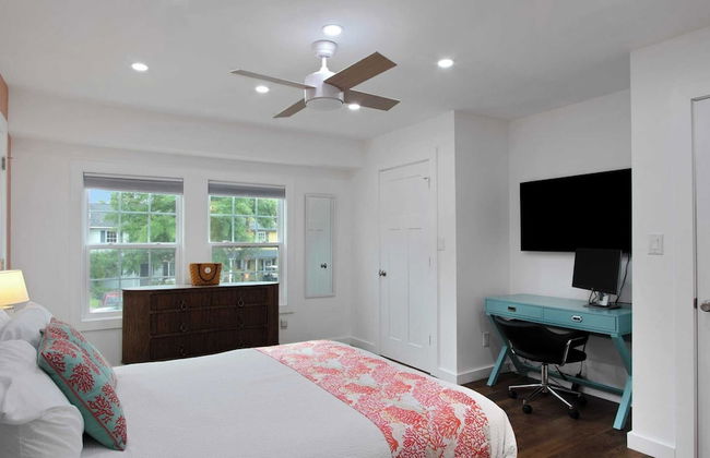 Shem Creek Retreat by Avantstay 10 Mins to Downtown Charleston Yard + Patio - Photo 15