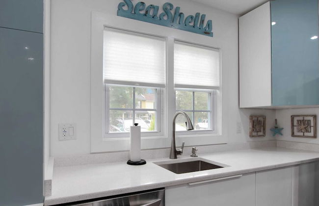 Shem Creek Retreat by Avantstay 10 Mins to Downtown Charleston Yard + Patio - Photo 12