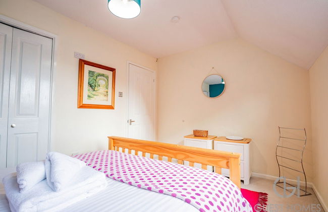 Host Stay Chichester Close - Photo 16