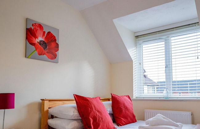 Host Stay Chichester Close - Photo 13