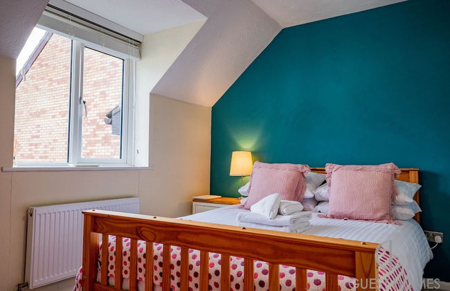 Host Stay Chichester Close - Photo 15