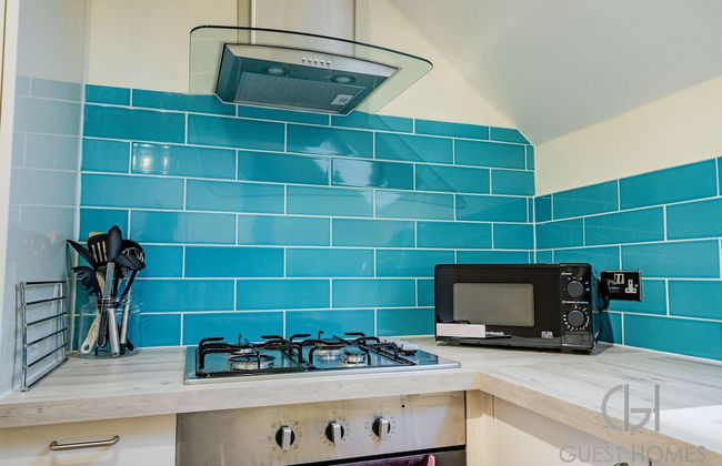 Host Stay Chichester Close - Photo 6