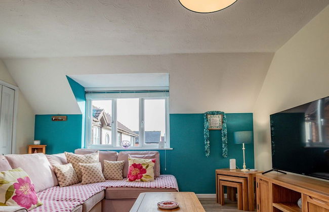 Host Stay Chichester Close - Photo 2