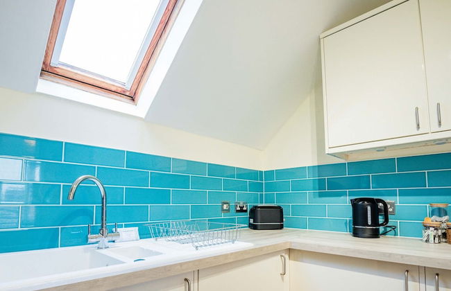 Host Stay Chichester Close - Photo 5