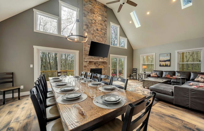 Bear Creek Bliss by Avantstay Sleeps 16 Game Room Deck Fire Pit - Foto 11