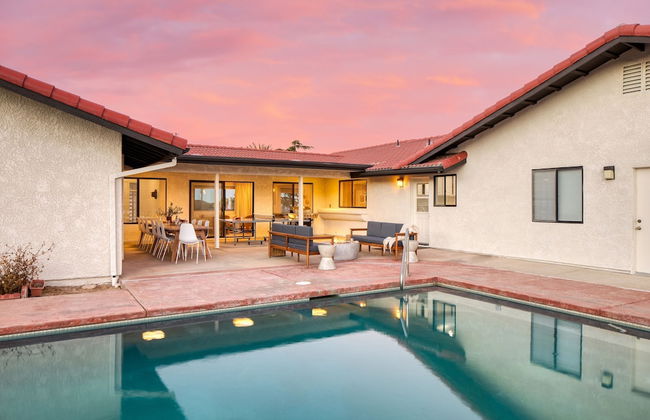 Lava Rocks by Avantstay Gorgeous Desert Haven w Pool Hot Tub Fire Pit Ping Pong - Foto 1