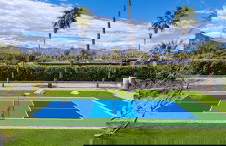 Foto 3 - Polo Villa 2 by Avantstay Entertainer s Backyard w Pickleball Court Pool Spa 260314 6 Bedrooms