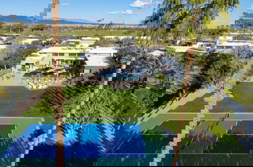 Foto 35 - Polo Villa 2 by Avantstay Entertainer s Backyard w Pickleball Court Pool Spa 260314 6 Bedrooms