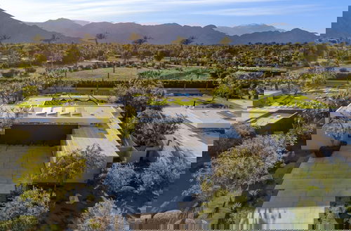 Foto 44 - Polo Villa 2 by Avantstay Entertainer s Backyard w Pickleball Court Pool Spa 260314 6 Bedrooms