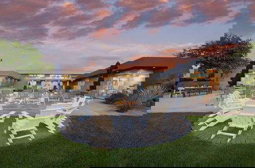 Foto 42 - Polo Villa 2 by Avantstay Entertainer s Backyard w Pickleball Court Pool Spa 260314 6 Bedrooms