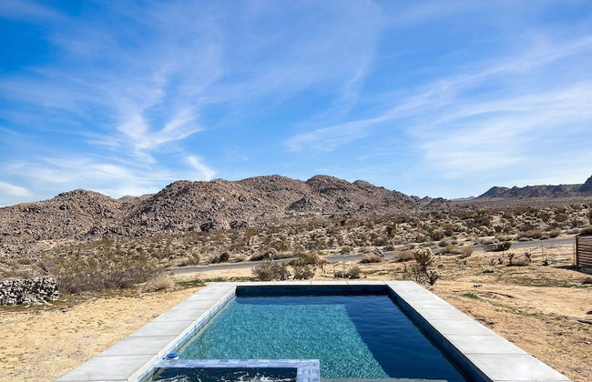 Chicory by Avantstay Modern Desert Retreat w Hot Tub - Photo 2