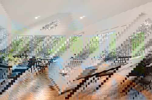 Photo 1 - Luxuriously Lakeside by Avantstay Lakefront Retreat w Game Room