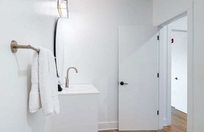 Dual Bachelor Pads w Rooftop Lounge Games Sleeps 26 5 Min to Broadway - Foto 36