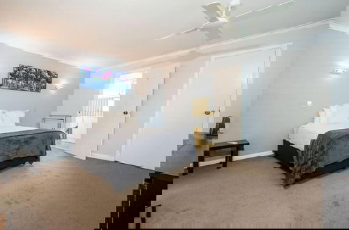 Photo 8 - 4 BDRM Pet Friendly Home 200m to Creek