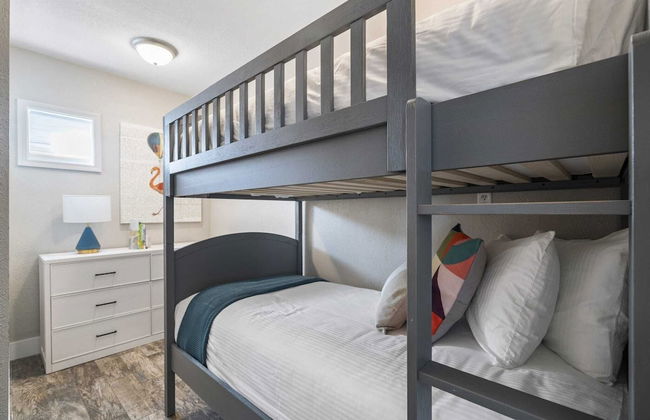 7bdr w/ Private Pool, Hot Tub, Fire Pit, Walk to Beach Tidal Wave by Avantstay - Foto 14