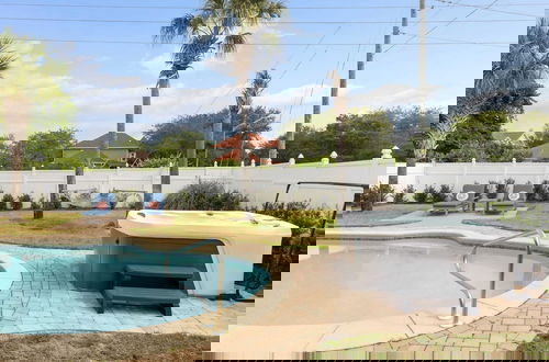Foto 3 - 7bdr w/ Private Pool, Hot Tub, Fire Pit, Walk to Beach Tidal Wave by Avantstay