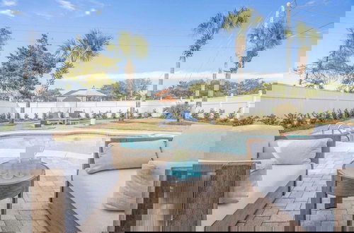 Foto 37 - 7bdr w/ Private Pool, Hot Tub, Fire Pit, Walk to Beach Tidal Wave by Avantstay
