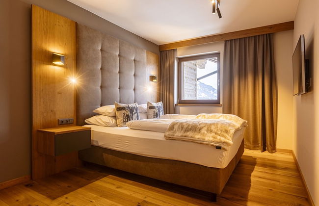 Spacious Apartment With Shared Pool - Photo 2