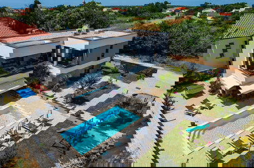Foto 1 - Luxury Villa With Swimming Pool and Terrace
